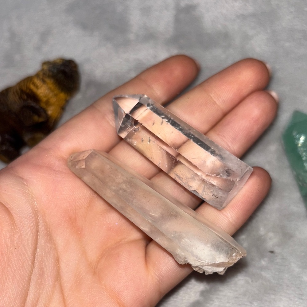 Crystal Point Collection with Bear Figurine - Picture 7 of 11